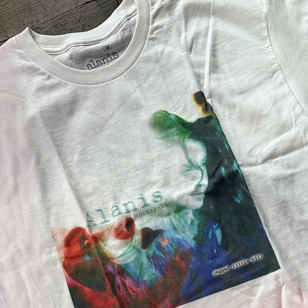 NWT ALANIS MORISSETTE GRAPHIC TEE, VARIOUS SIZES - Picture 3 of 9